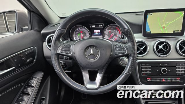 Mercedes-Benz GLA-Class 2016 — photo 13