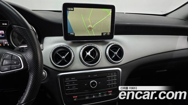 Mercedes-Benz GLA-Class 2016 — photo 14