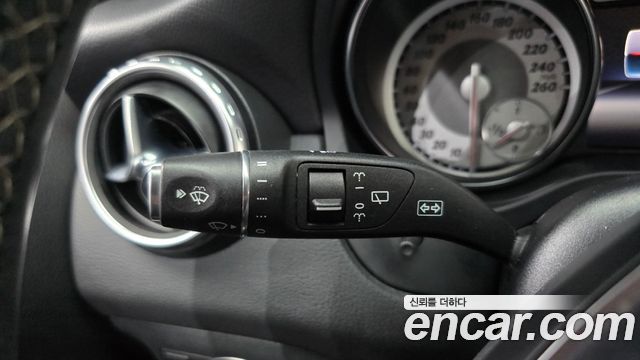 Mercedes-Benz GLA-Class 2016 — photo 16