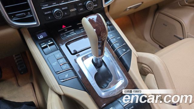 Porsche Cayenne 2011 — photo 9