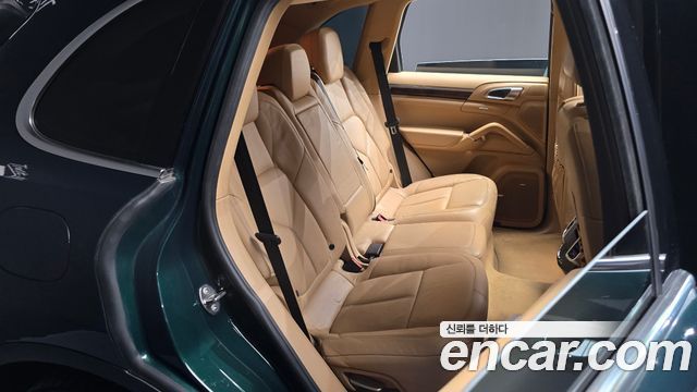 Porsche Cayenne 2011 — photo 12