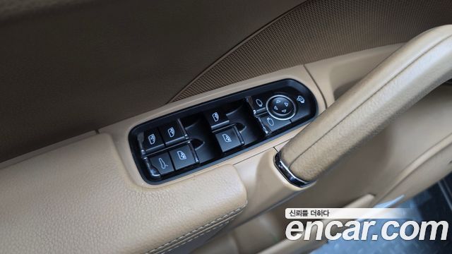 Porsche Cayenne 2011 — photo 16