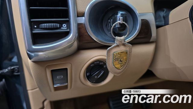 Porsche Cayenne 2011 — photo 17