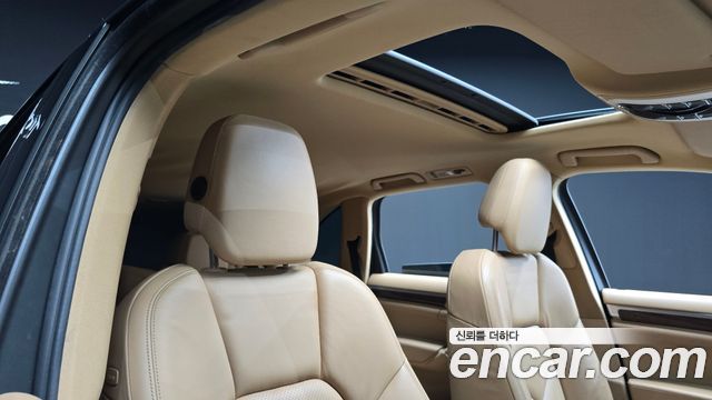 Porsche Cayenne 2011 — photo 19
