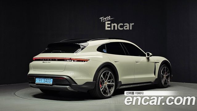 Porsche Taycan 2022 — photo 2