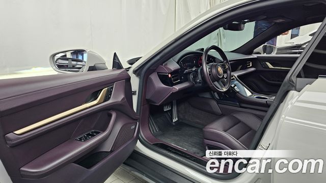 Porsche Taycan 2022 — photo 13