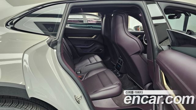 Porsche Taycan 2022 — photo 17