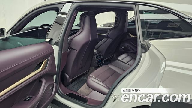 Porsche Taycan 2022 — photo 18