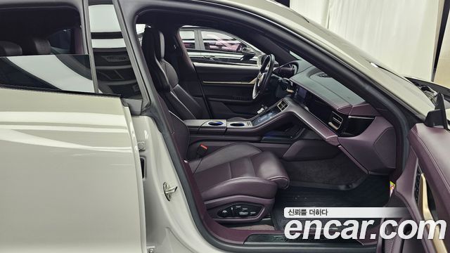 Porsche Taycan 2022 — photo 16