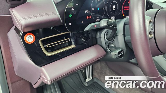Porsche Taycan 2022 — photo 27