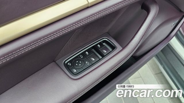 Porsche Taycan 2022 — photo 30