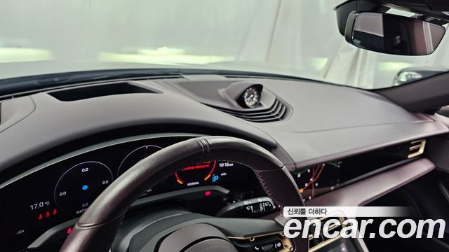 Porsche Taycan 2022 — photo 35