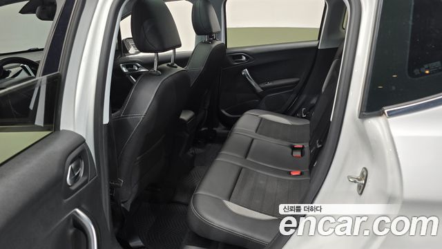 Peugeot 2008 2018 — photo 17