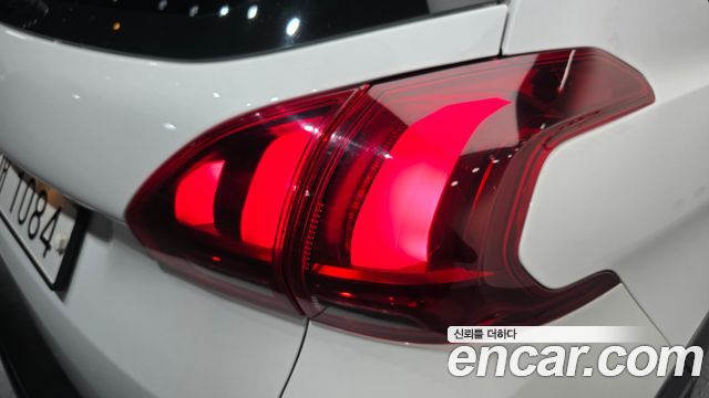 Peugeot 2008 2018 — photo 9
