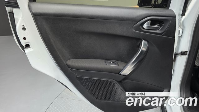 Peugeot 2008 2018 — photo 15