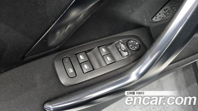 Peugeot 2008 2018 — photo 28