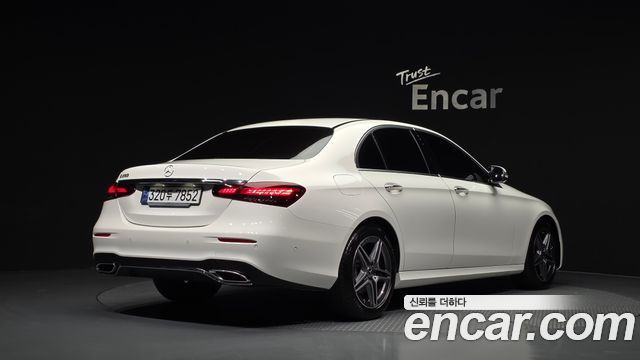 Mercedes-Benz E-Class 2023 — photo 2