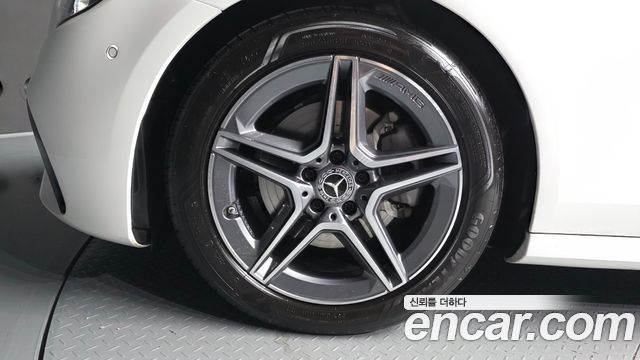 Mercedes-Benz E-Class 2023 — photo 5