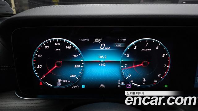 Mercedes-Benz E-Class 2023 — photo 11