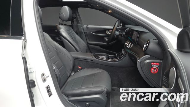 Mercedes-Benz E-Class 2023 — photo 17