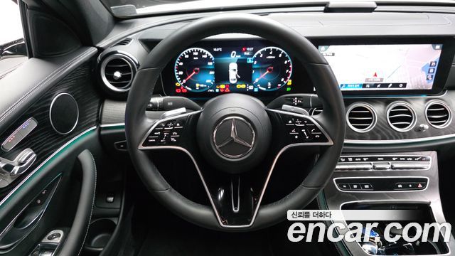 Mercedes-Benz E-Class 2023 — photo 19