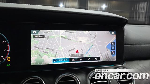 Mercedes-Benz E-Class 2023 — photo 21