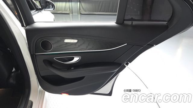 Mercedes-Benz E-Class 2023 — photo 15