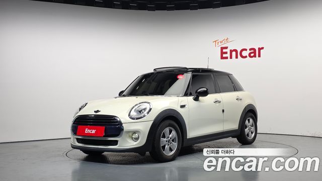 Mini Cooper 2018 — photo 1