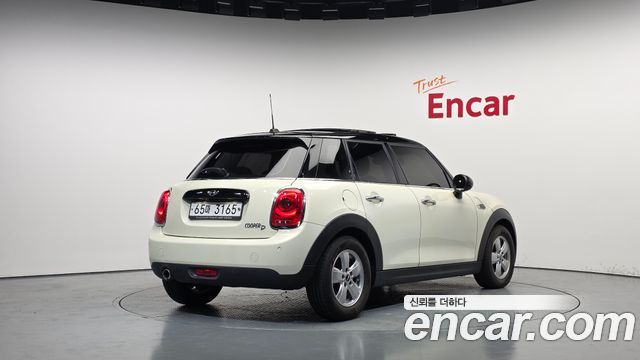 Mini Cooper 2018 — photo 2