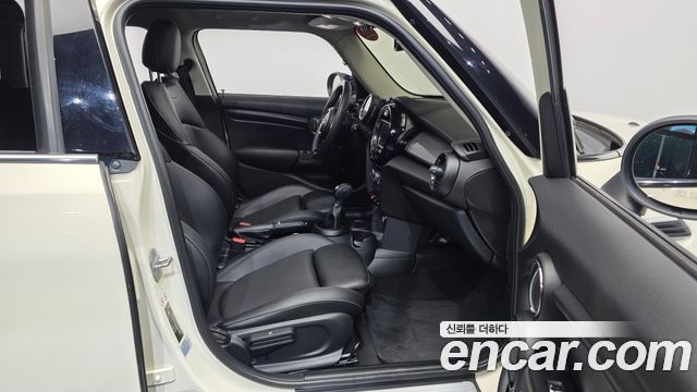 Mini Cooper 2018 — photo 11