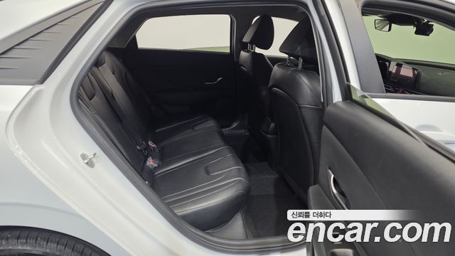 Hyundai AVANTE 2022 — photo 12