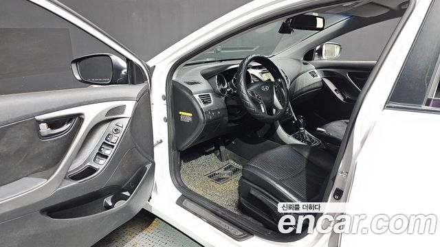 Hyundai AVANTE 2014 — photo 13