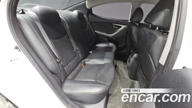 Hyundai AVANTE 2014 — photo 17
