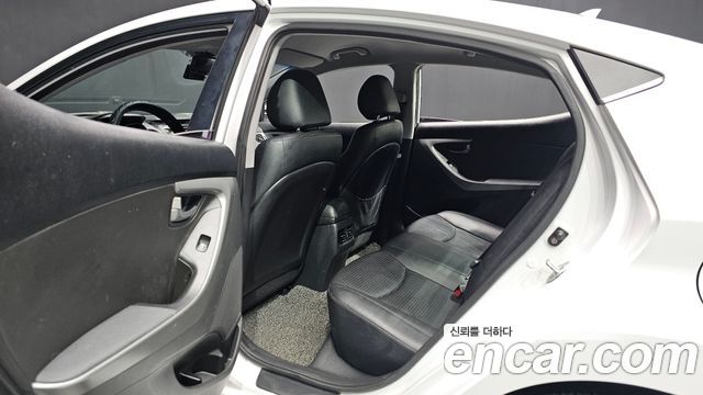 Hyundai AVANTE 2014 — photo 18