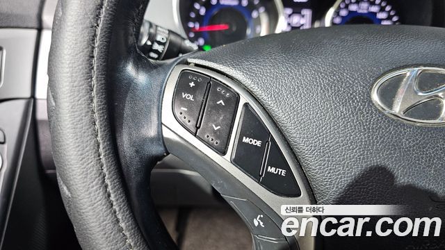 Hyundai AVANTE 2014 — photo 25