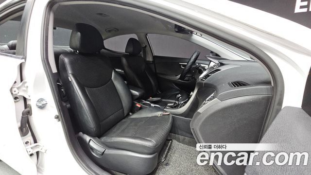 Hyundai AVANTE 2014 — photo 16