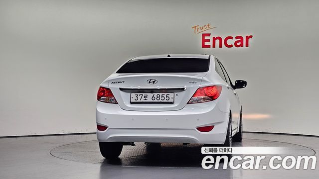 Hyundai Accent 2012 — photo 4