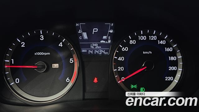 Hyundai Accent 2012 — photo 11
