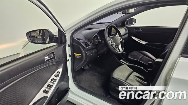 Hyundai Accent 2012 — photo 13