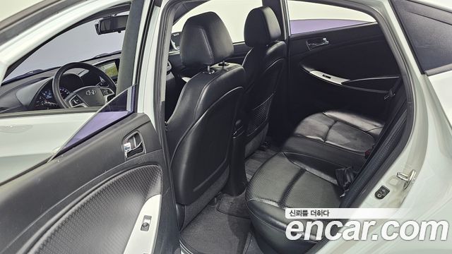 Hyundai Accent 2012 — photo 17