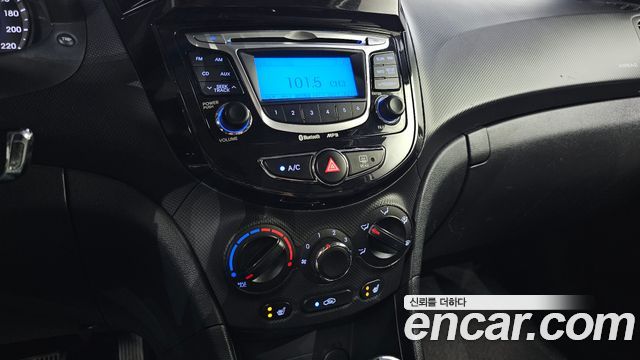 Hyundai Accent 2012 — photo 22