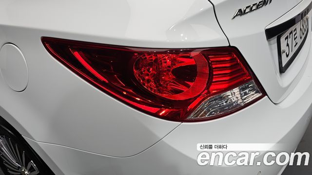 Hyundai Accent 2012 — photo 9