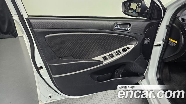 Hyundai Accent 2012 — photo 14