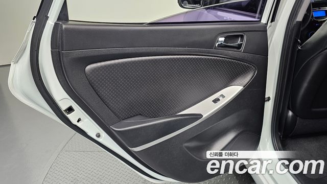 Hyundai Accent 2012 — photo 15