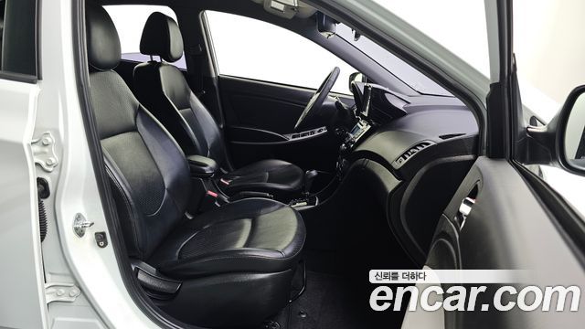 Hyundai Accent 2012 — photo 16