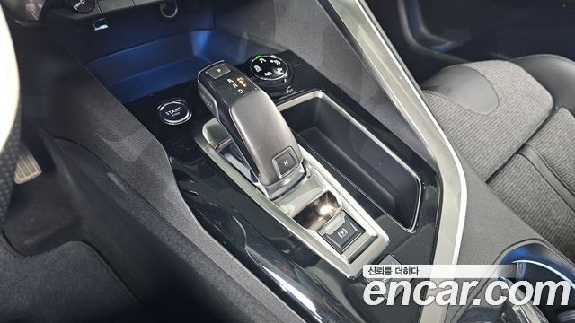Peugeot 3008 2018 — photo 12