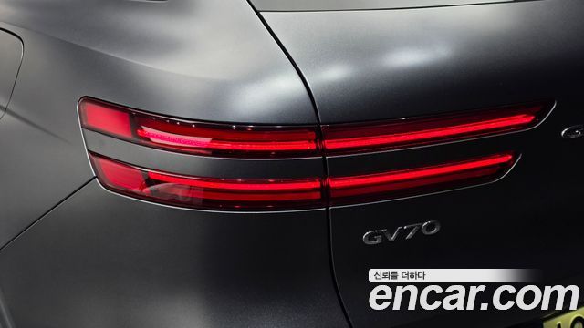Genesis GV70 2021 — photo 9