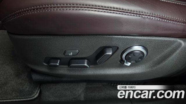 Genesis GV70 2021 — photo 31