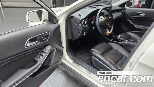 Mercedes-Benz GLA-Class 2016 — photo 10