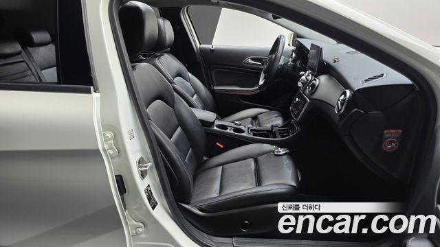 Mercedes-Benz GLA-Class 2016 — photo 11